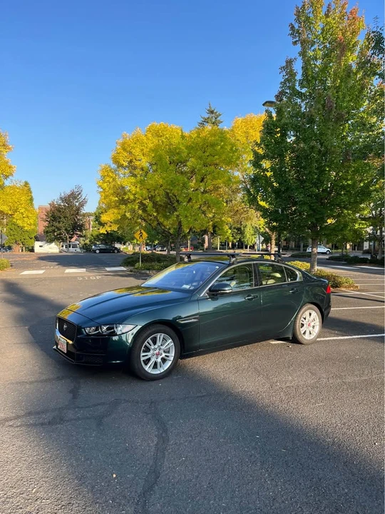 2017 Jaguar XE - Image 3 of 10