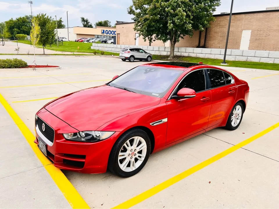 2017 Jaguar XE - Image 13 of 15