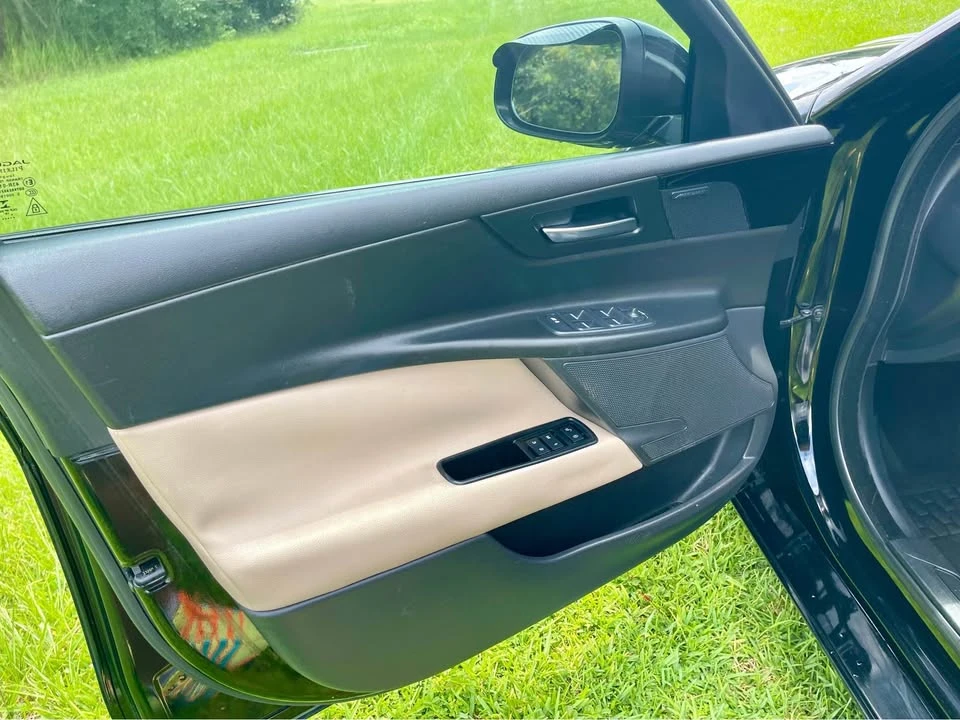 2017 Jaguar XE - Image 11 of 16