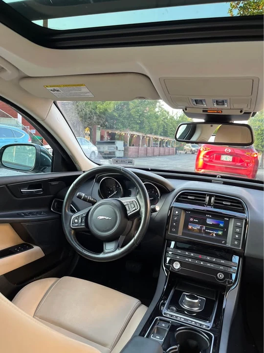 2017 Jaguar XE - Image 8 of 10