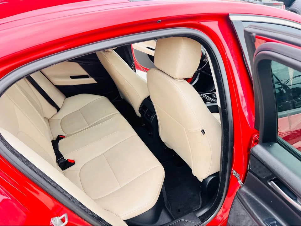 2017 Jaguar XE - Image 6 of 15
