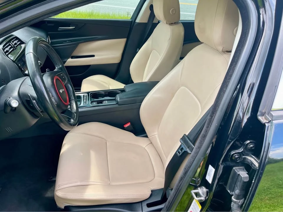 2017 Jaguar XE - Image 10 of 16