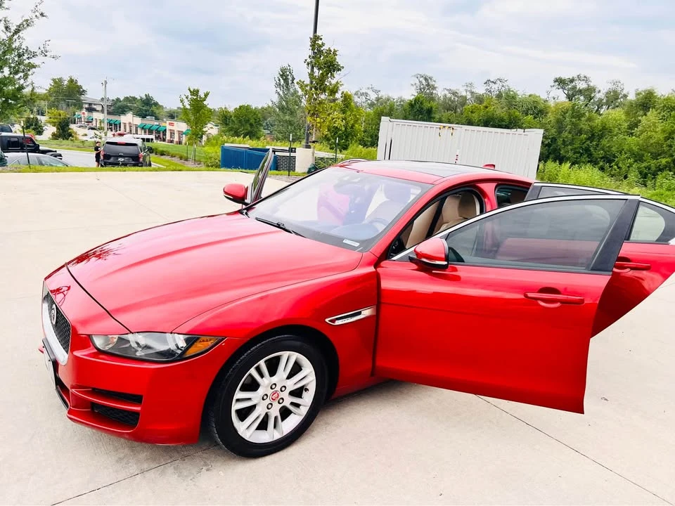 2017 Jaguar XE - Image 9 of 15