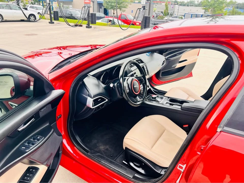 2017 Jaguar XE - Image 2 of 15