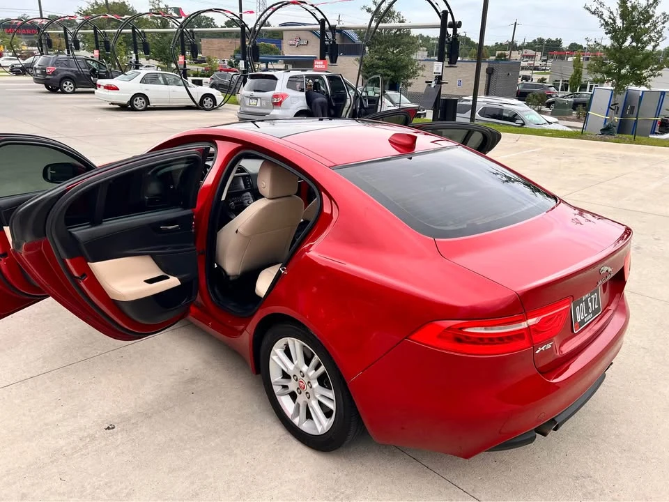 2017 Jaguar XE - Image 8 of 15