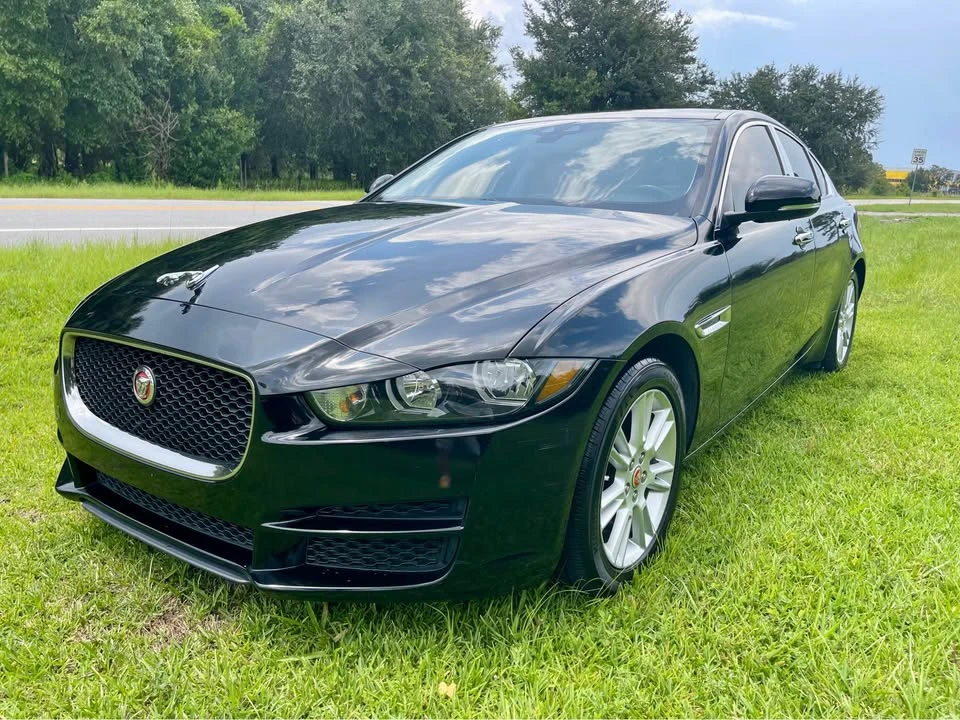 2017 Jaguar XE - Image 4 of 17