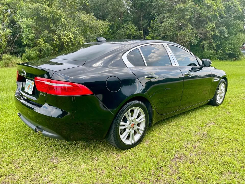 2017 Jaguar XE - Image 7 of 17