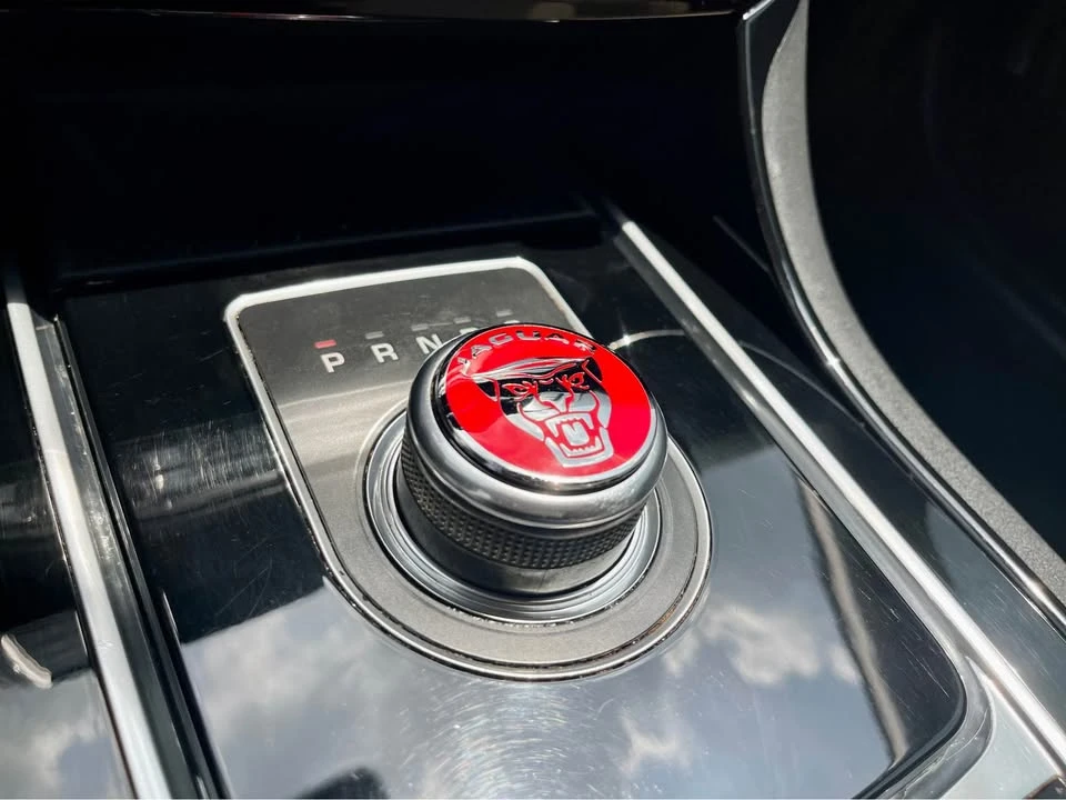 2017 Jaguar XE - Image 13 of 17