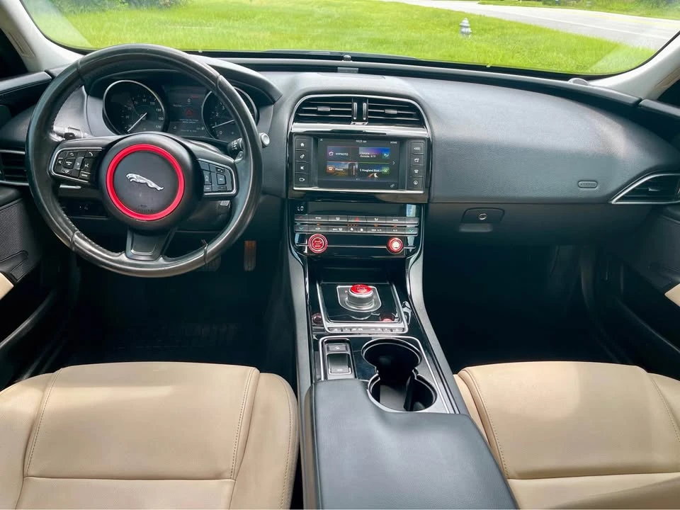 2017 Jaguar XE - Image 10 of 17