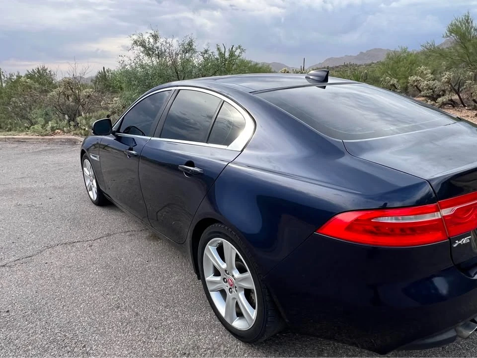 2017 Jaguar XE - Image 4 of 7