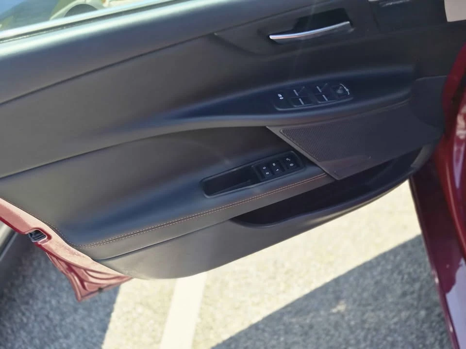 2017 Jaguar XE - Image 7 of 11