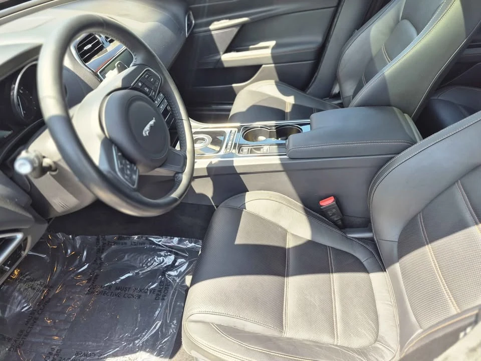 2017 Jaguar XE - Image 6 of 11