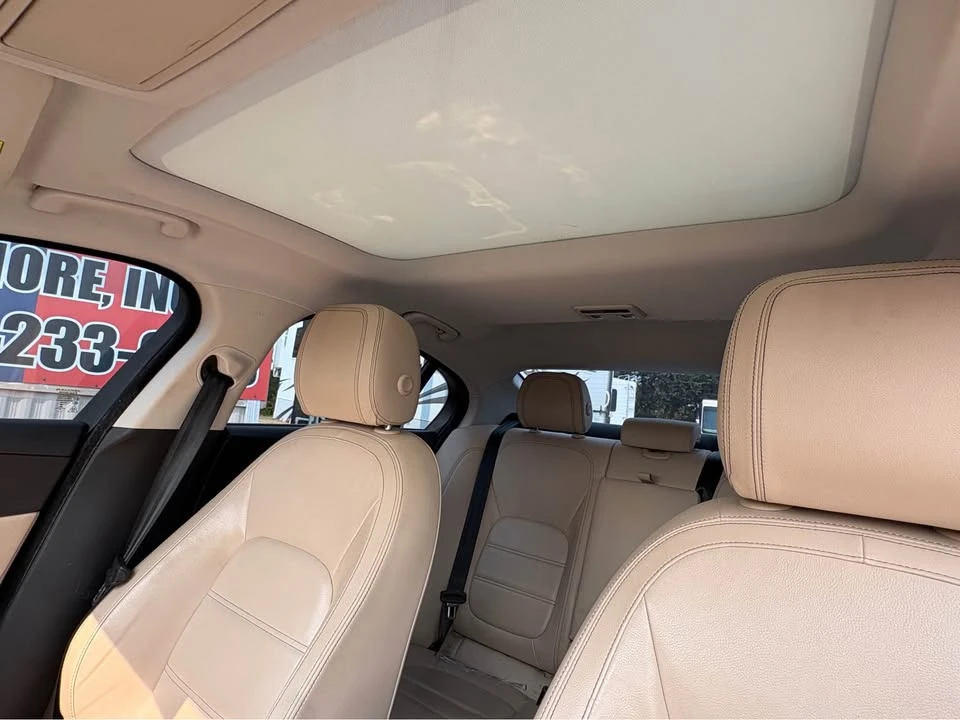 2017 Jaguar XE - Image 14 of 20