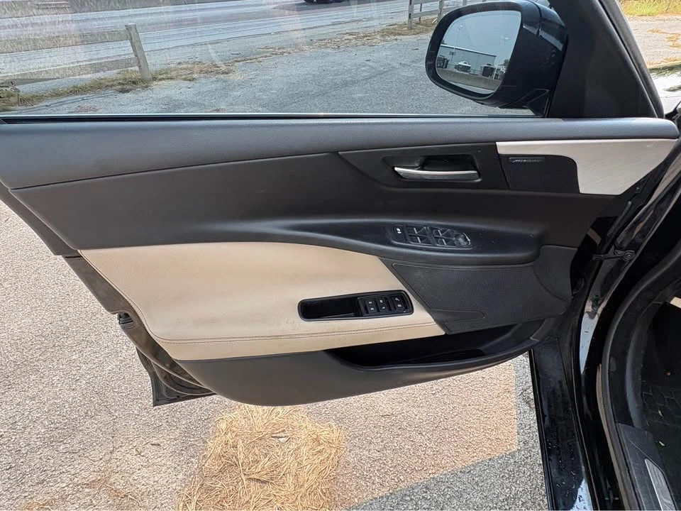 2017 Jaguar XE - Image 12 of 20