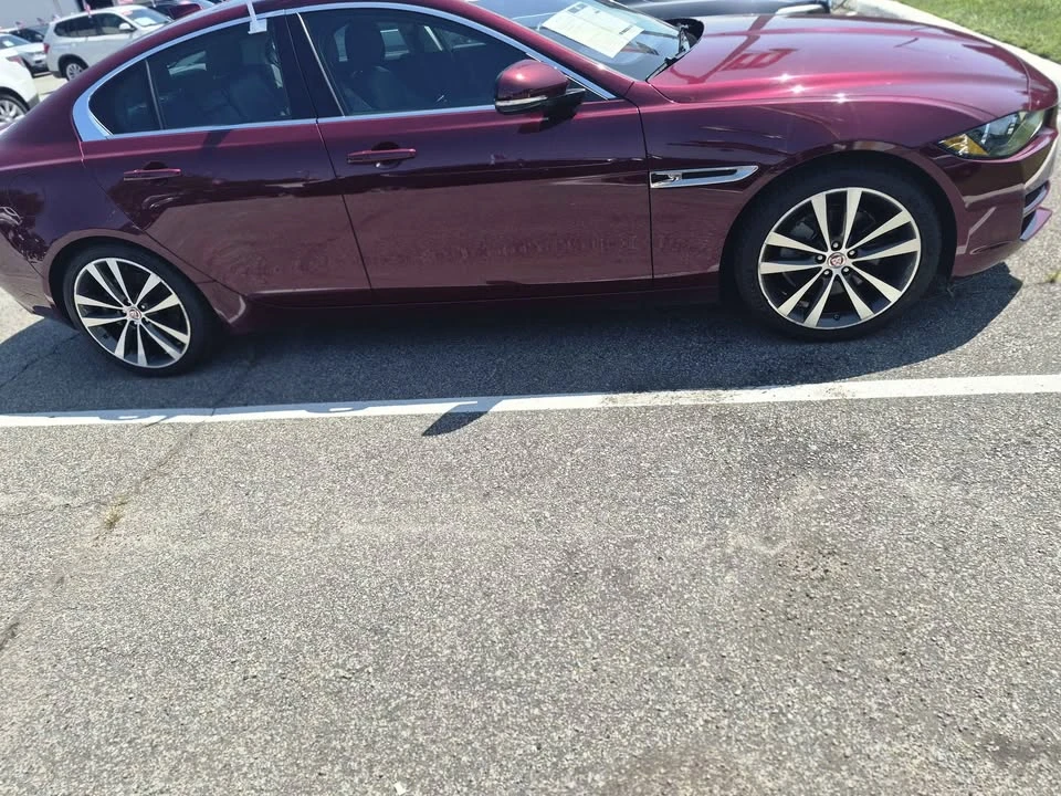 2017 Jaguar XE - Image 3 of 11
