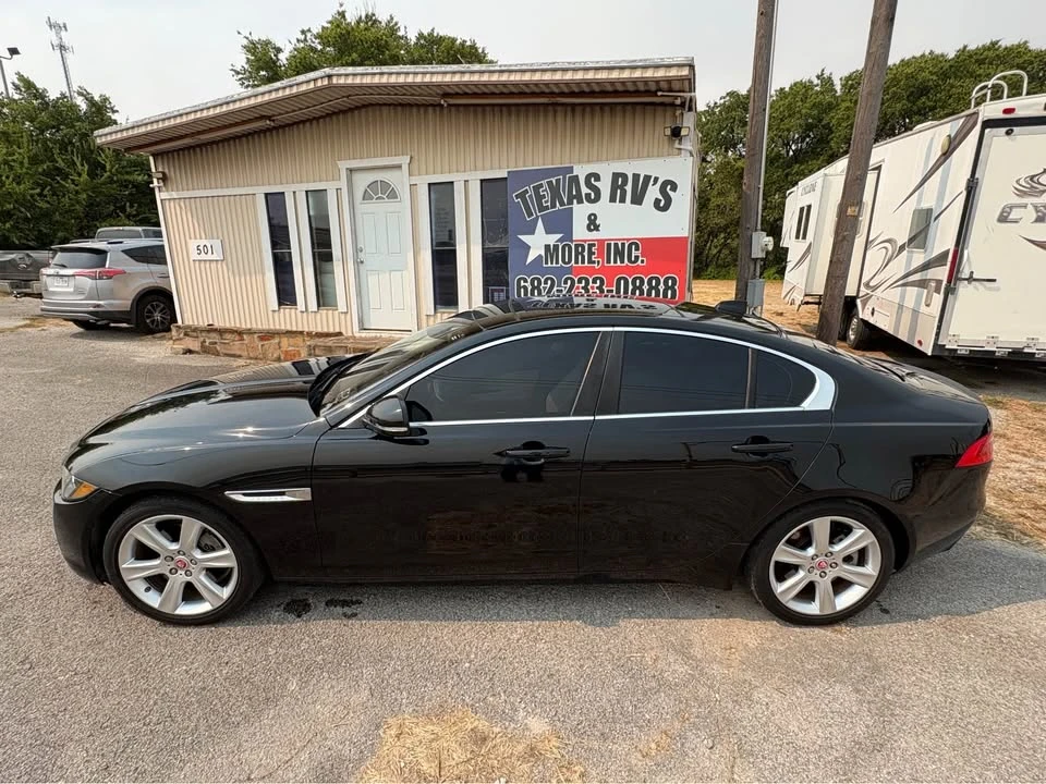 2017 Jaguar XE - Image 2 of 20