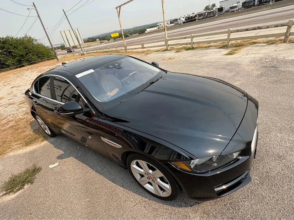 2017 Jaguar XE - Image 8 of 20