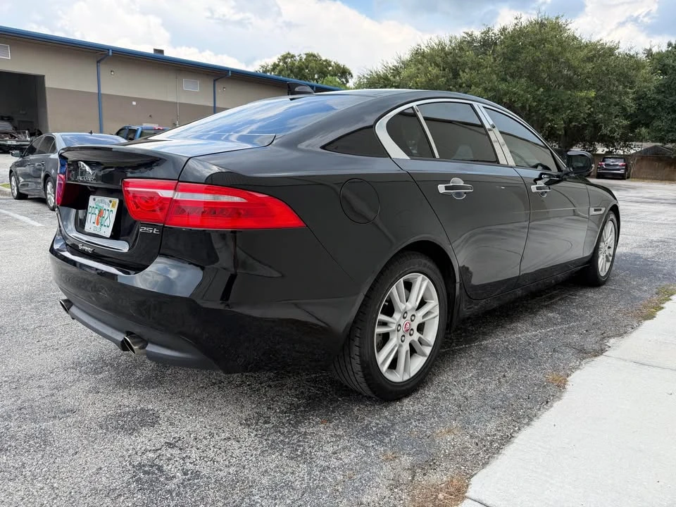 2017 Jaguar XE - Image 5 of 8