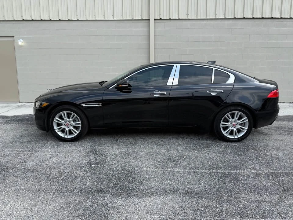 2017 Jaguar XE - Image 4 of 8