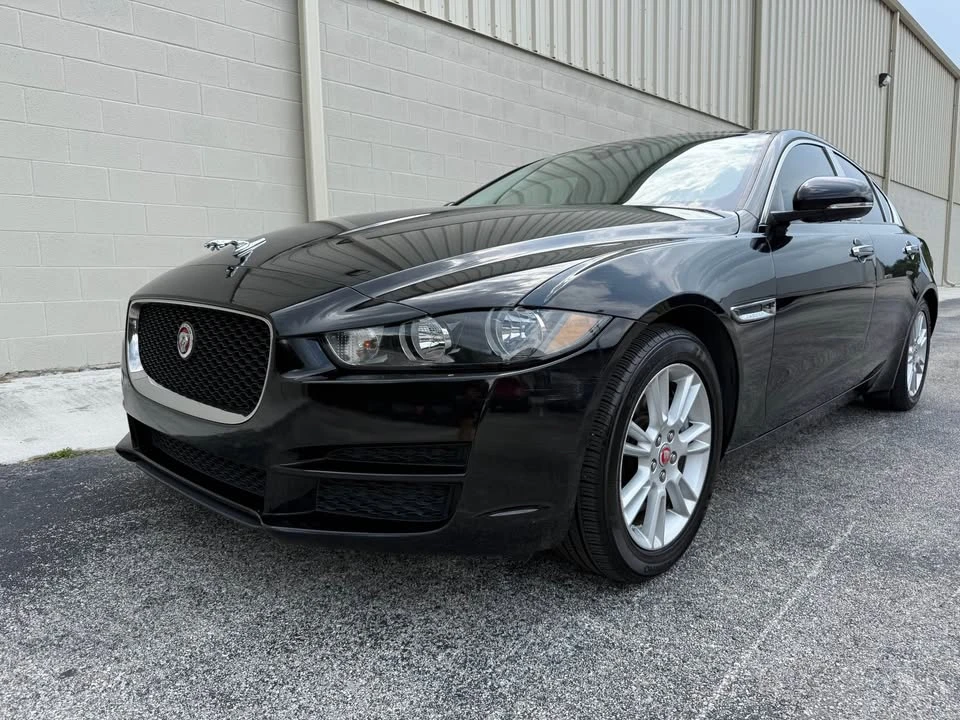 2017 Jaguar XE - Image 2 of 8