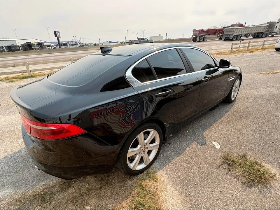 2017 Jaguar XE - Image 7 of 20