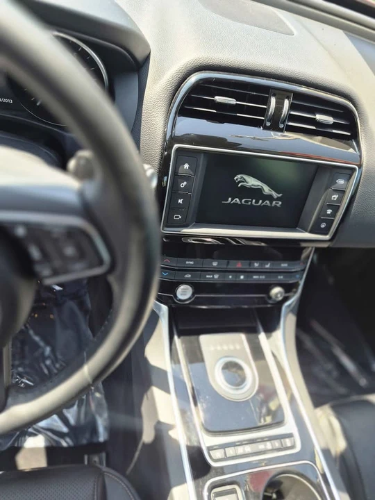 2017 Jaguar XE - Image 11 of 11