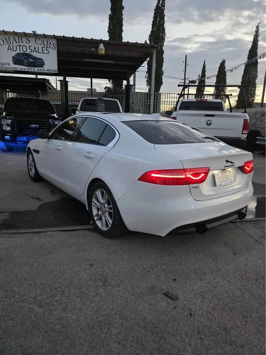 2017 Jaguar XE - Image 6 of 12
