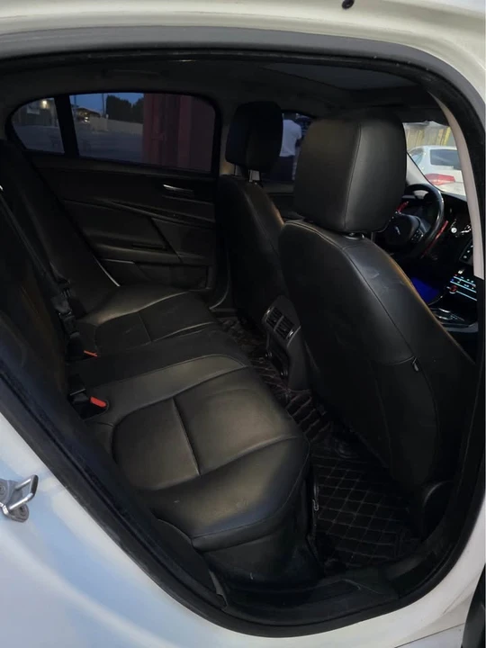 2017 Jaguar XE - Image 3 of 12