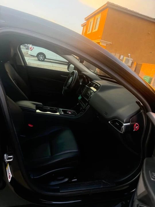 2017 Jaguar XE - Image 11 of 11