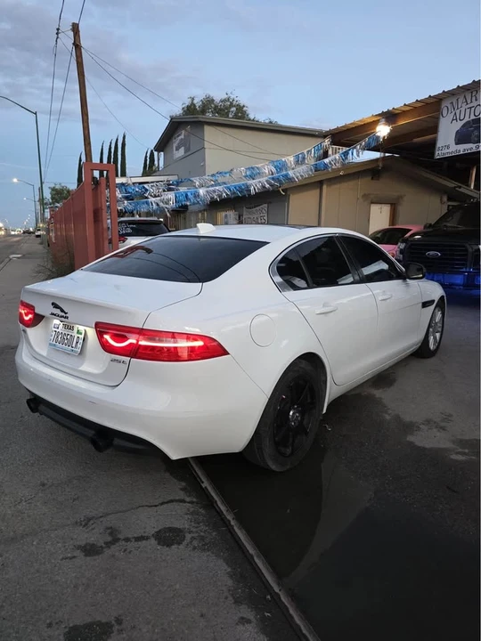 2017 Jaguar XE - Image 11 of 12
