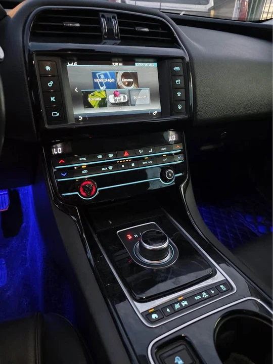 2017 Jaguar XE - Image 12 of 12