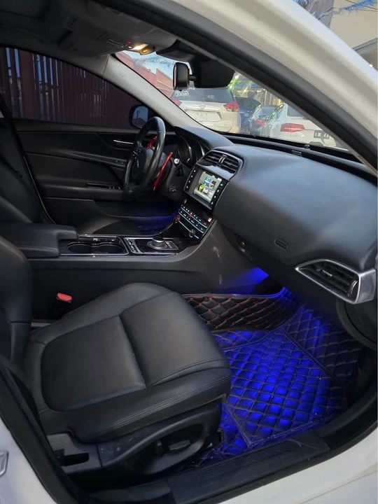 2017 Jaguar XE - Image 7 of 12