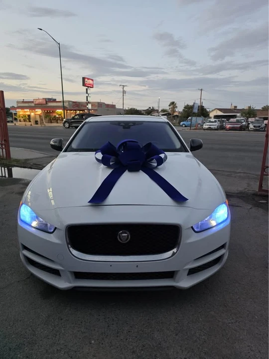 2017 Jaguar XE - Image 8 of 12
