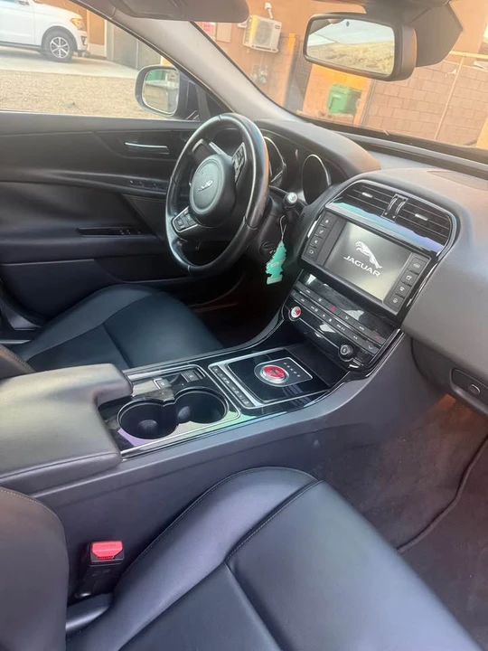 2017 Jaguar XE - Image 10 of 11