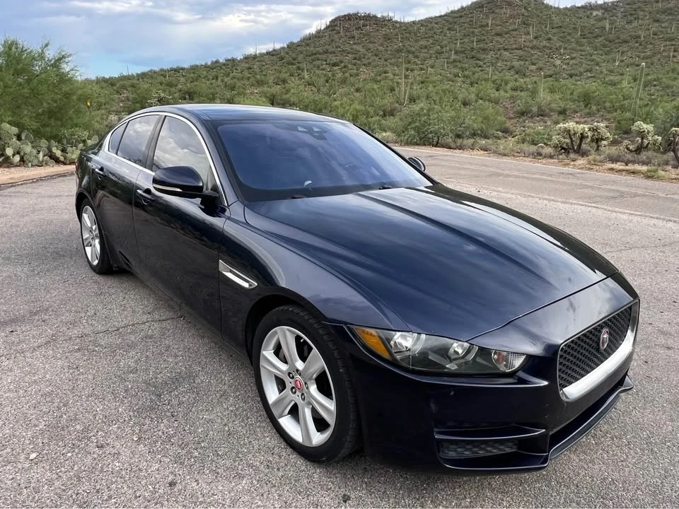 2017 Jaguar XE - Image 2 of 7