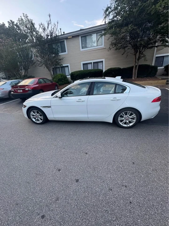 2017 Jaguar XE - Image 5 of 12