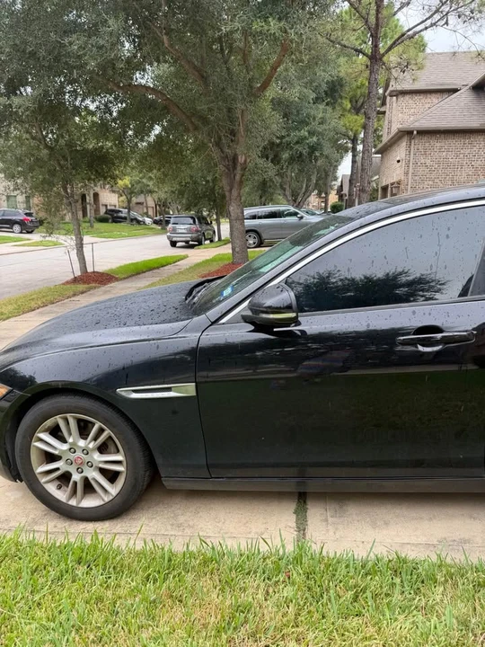 2017 Jaguar XE - Image 2 of 15