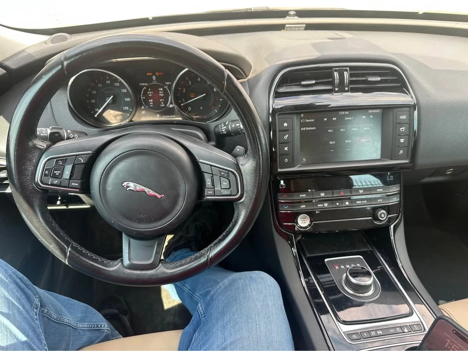 2017 Jaguar XE - Image 9 of 10