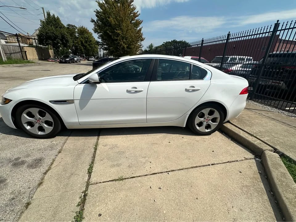 2017 Jaguar XE - Image 3 of 10