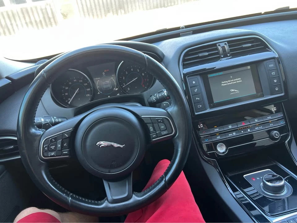 2017 Jaguar XE - Image 10 of 11