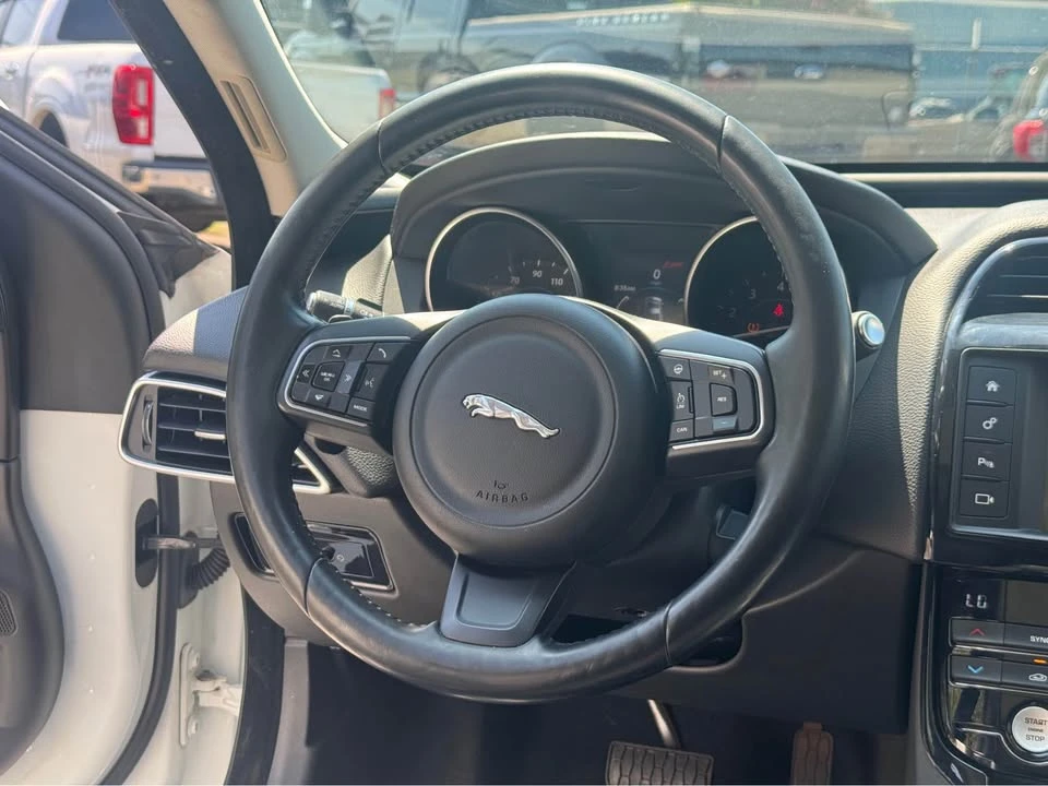 2017 Jaguar XE - Image 7 of 15