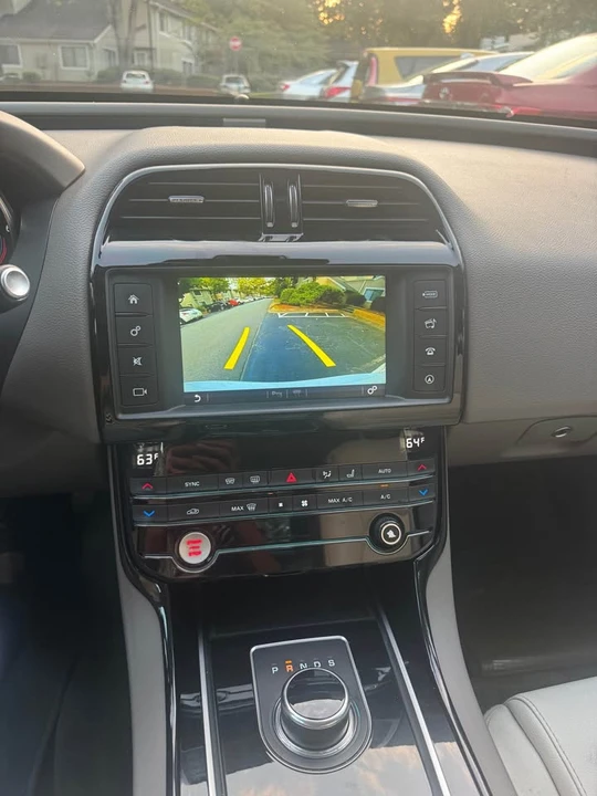 2017 Jaguar XE - Image 9 of 12