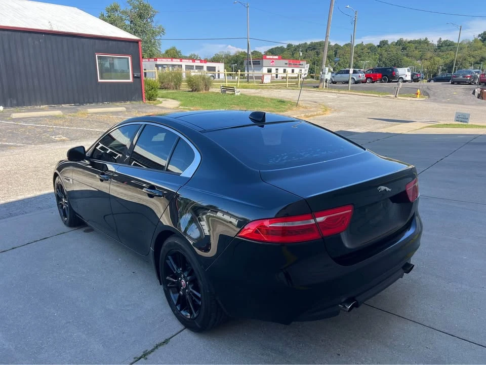 2017 Jaguar XE - Image 7 of 11