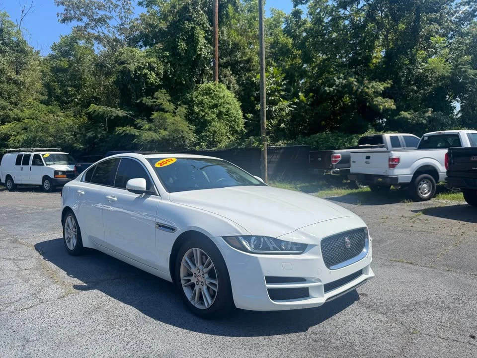 2017 Jaguar XE - Image 4 of 15