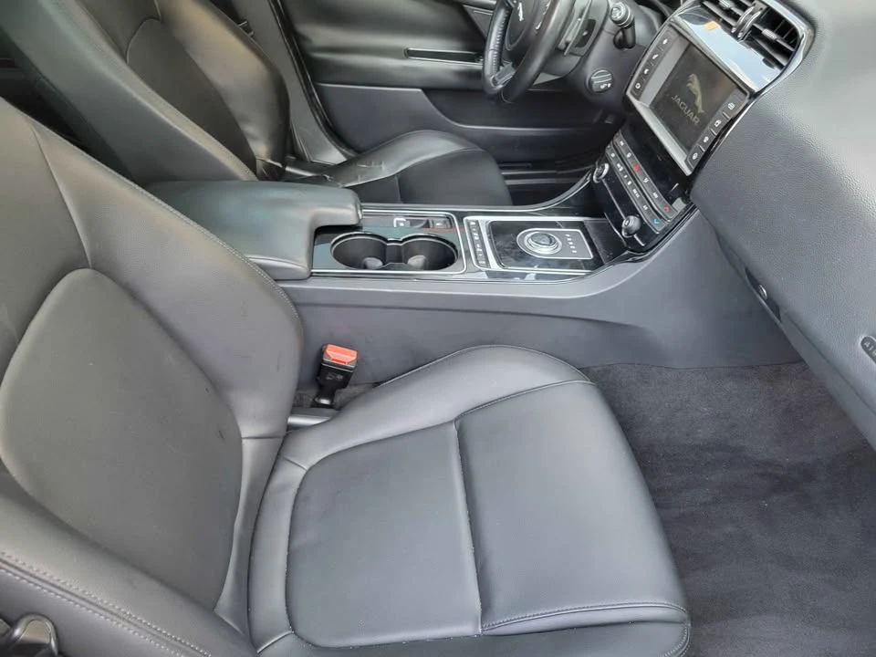 2017 Jaguar XE - Image 16 of 17