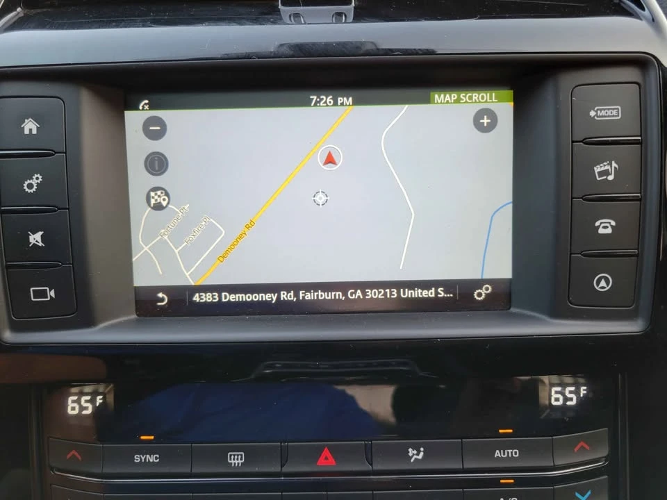 2017 Jaguar XE - Image 13 of 17