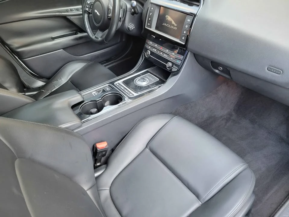 2017 Jaguar XE - Image 9 of 17