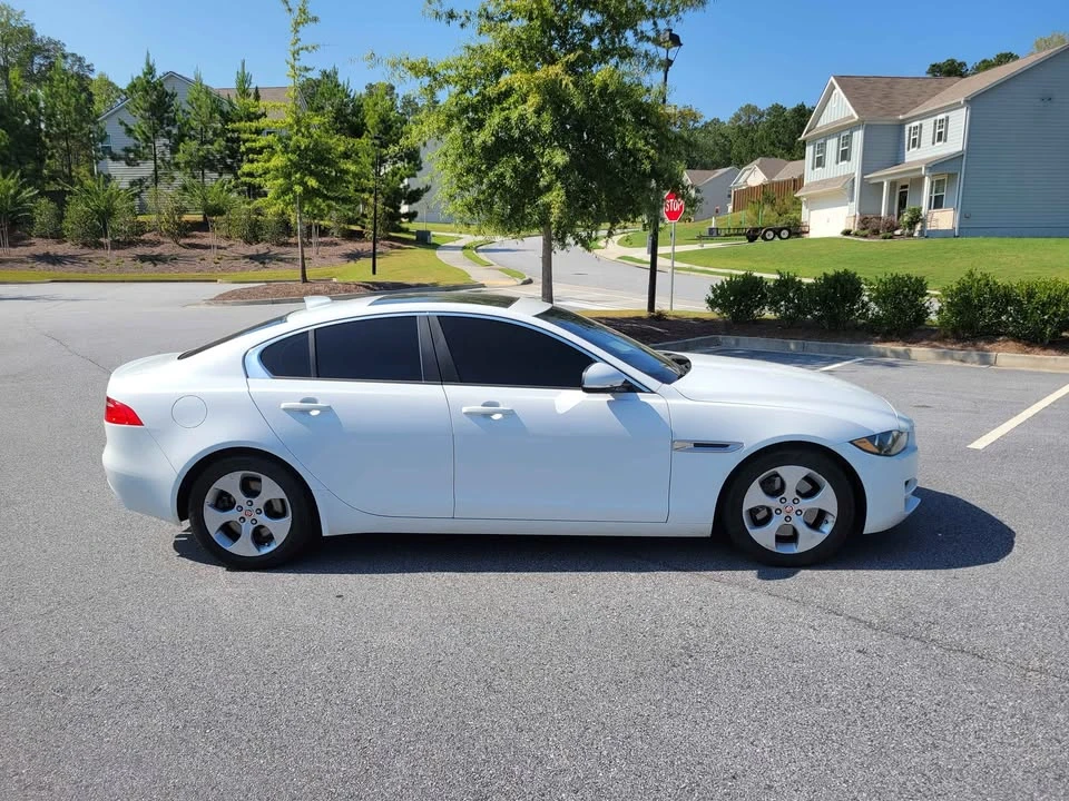 2017 Jaguar XE - Image 8 of 17