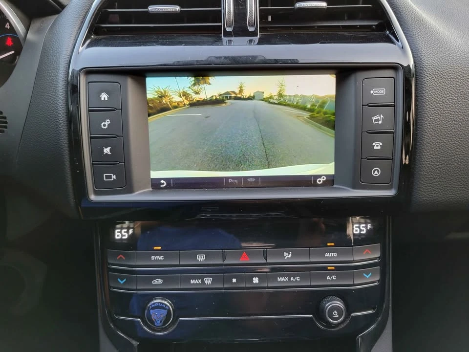 2017 Jaguar XE - Image 12 of 17