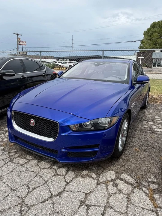 2017 Jaguar XE - Image 2 of 10